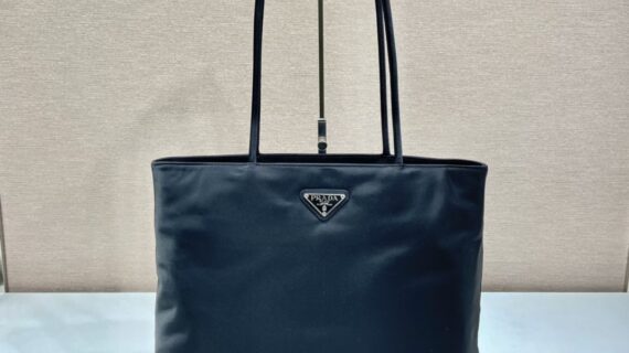 Prada 普拉达 B6248 尼龙托特包 经典三角标复古购物袋 Prada 普拉达 B6248 尼龙托特包 经典三角标复古购物袋