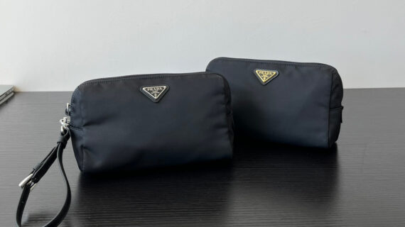 普拉达 Prada 尼龙手拿包洗漱袋 原厂五金与Lampo拉链的完美工艺 普拉达 Prada 尼龙手拿包洗漱袋 原厂五金与Lampo拉链的完美工艺