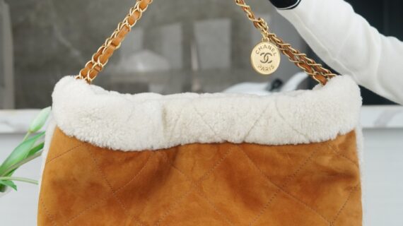 香奈儿 CHANEL 22 Bag 23b 季节限定“泰迪熊”焦糖色羊羔毛手袋