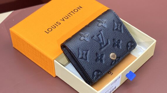 Louis Vuitton 路易威登 LV M58456 黑色压花名片夹:顶级高仿 1:1 精仿复刻全方位解析 Louis Vuitton 路易威登 LV M58456 黑色压花名片夹:顶级高仿 1:1 精仿复刻全方位解析