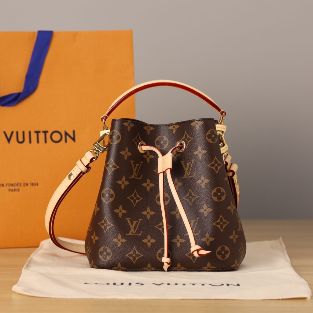 Louis Vuitton 路易威登 NéoNoé BB LV水桶包 独家原厂皮工艺与经典老花深度解析