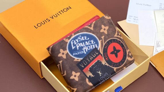 Louis Vuitton 路易威登 LV徽章短款钱包 Tyler 合作款旅行者卡夹 完美复刻 Louis Vuitton 路易威登 LV徽章短款钱包 Tyler 合作款旅行者卡夹 完美复刻