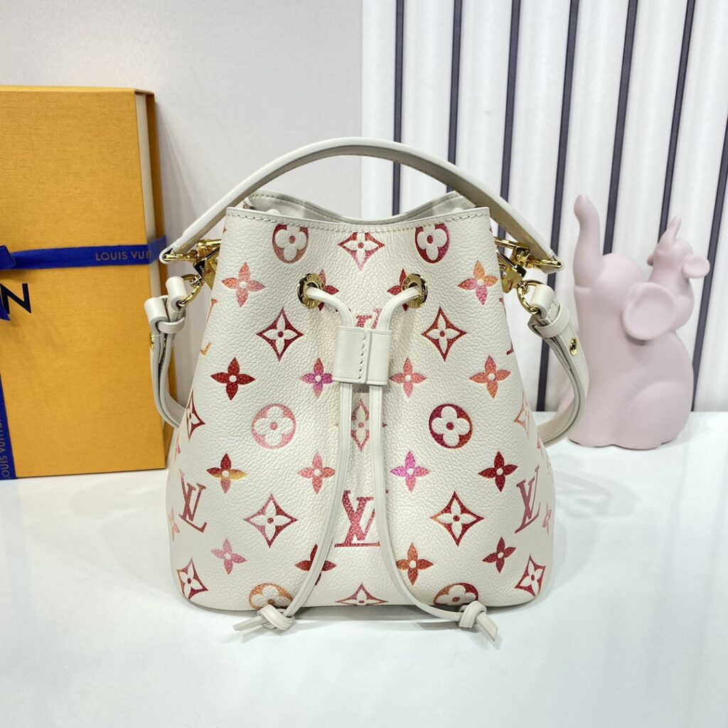 路易威登 LV压纹水桶包 NéoNoé BB 水彩系列 春夏最美 Monogram Empreinte 深度解析