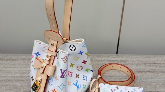Louis Vuitton 路易威登 LV Allinbb 三彩水桶包 Takashi Murakami 经典美学 Louis Vuitton 路易威登 LV Allinbb 三彩水桶包 Takashi Murakami 经典美学