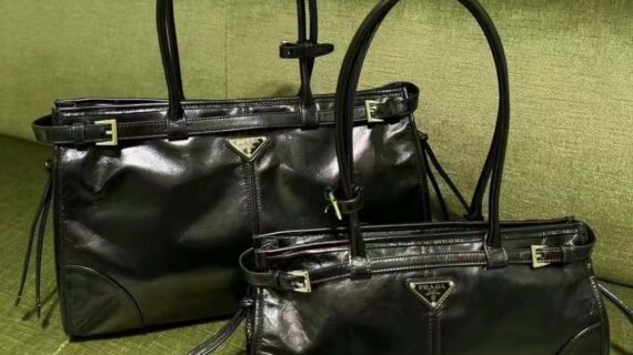 PRADA 普拉达 1995复刻版油蜡皮手袋 顶级材质工艺 PRADA 普拉达 1995复刻版油蜡皮手袋 顶级材质工艺