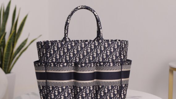 迪奥托特包 Dior 多口袋沙滩包 CD Book Tote正品原厂级 迪奥托特包 Dior 多口袋沙滩包 CD Book Tote正品原厂级