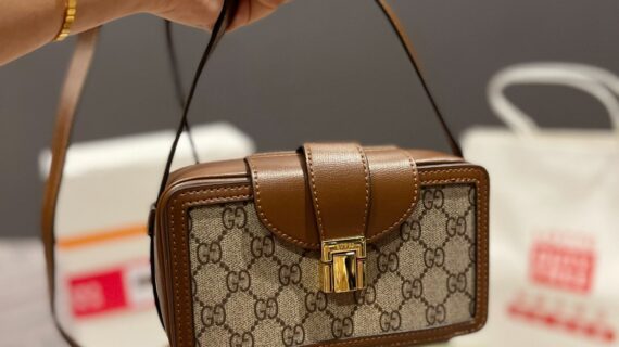 古驰 Gucci 1955 系列马衔扣迷你盒子包 GG Supreme 帆布与原单牛皮的复古美学