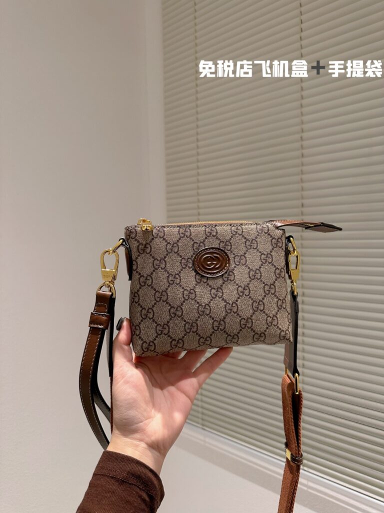 GUCCI 古驰互扣式双G男士邮差包 经典复古