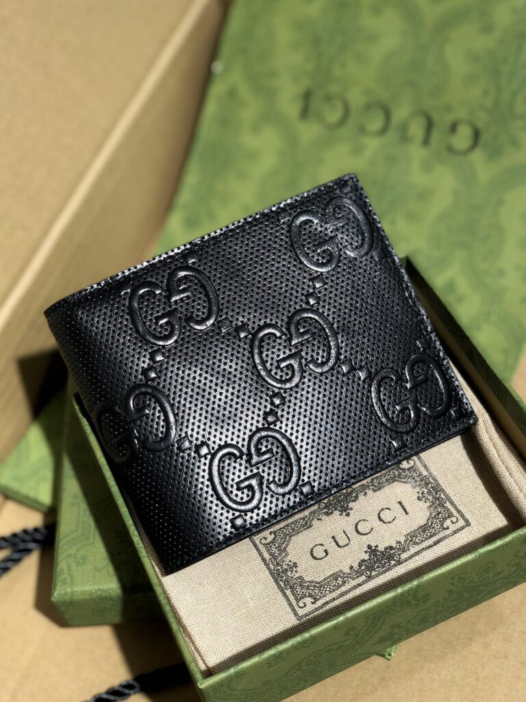 古驰 Gucci 男士GG压纹钱包 顶级意大利皮料与立体浮雕工艺的完美融合