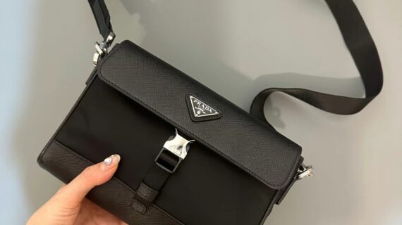 普拉达 PRADA Re-Nylon 邮差包 原厂工艺Saffiano 皮革 普拉达 PRADA Re-Nylon 邮差包 原厂工艺Saffiano 皮革