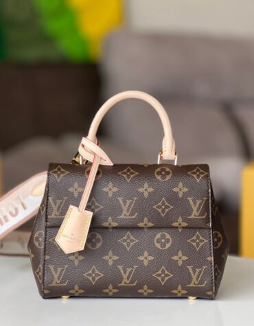 路易威登 Cluny Mini Monogram LV 手提包20cm 结构优雅与现代街头风格的完美交汇
