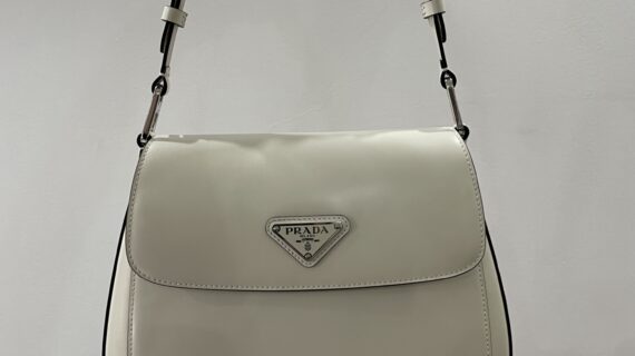 普拉达 Prada Cleo 系列翻盖包 顶级纯原品质与复古腋下包魅力 普拉达 Prada Cleo 系列翻盖包 顶级纯原品质与复古腋下包魅力