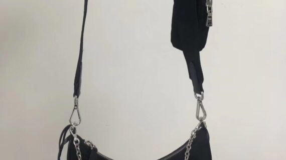 普拉达再生尼龙手袋 黑色三合一包包 Prada Re-Edition 2005 普拉达再生尼龙手袋 黑色三合一包包 Prada Re-Edition 2005
