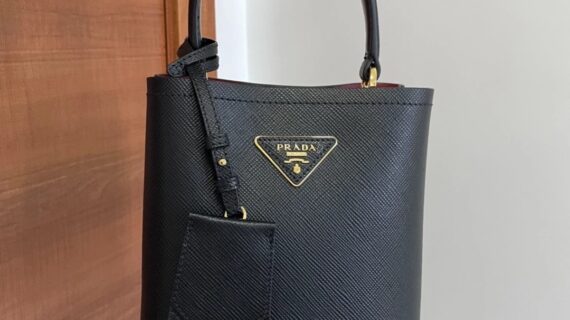 普拉达 Prada Panier 十字纹牛皮水桶包 小号手拎斜跨包 普拉达 Prada Panier 十字纹牛皮水桶包 小号手拎斜跨包