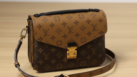 LV 路易威登 拼色邮差包 极致原厂皮工艺与经典时尚的完美融合 LV 路易威登 拼色邮差包 极致原厂皮工艺与经典时尚的完美融合