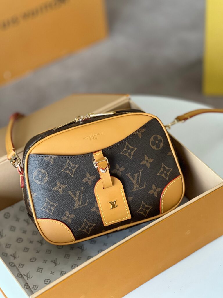 路易威登 Mini Luggage LV相机包 经典Monogram复古风情深度解析 – Image 8 路易威登 Mini Luggage LV相机包 经典Monogram复古风情深度解析 – Image 8