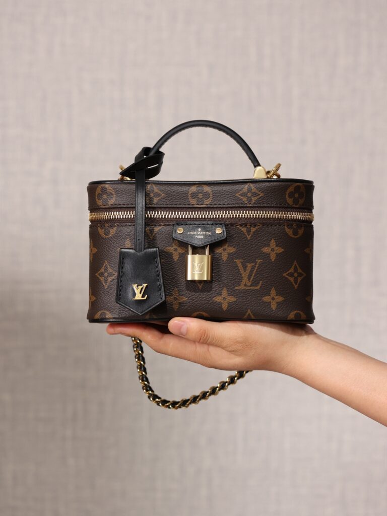 路易威登 Monogram LV 帆布化妆包 顶级复刻 – Image 9 路易威登 Monogram LV 帆布化妆包 顶级复刻 – Image 9