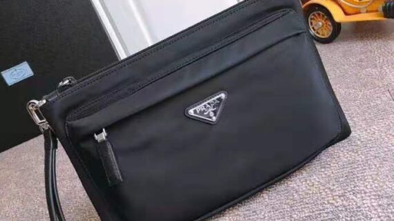 普拉达 Prada 尼龙手拿包 2NH007 顶级品质P家防水尼龙系列 普拉达 Prada 尼龙手拿包 2NH007 顶级品质P家防水尼龙系列