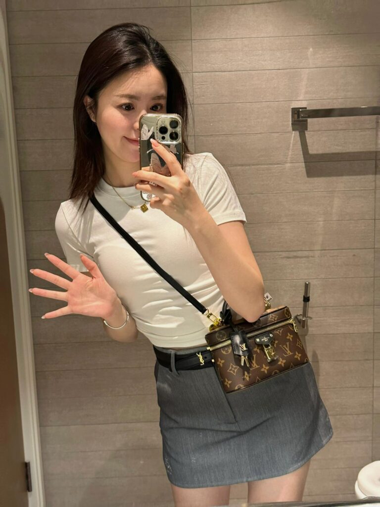 路易威登 Monogram LV 帆布化妆包 顶级复刻 – Image 10 路易威登 Monogram LV 帆布化妆包 顶级复刻 – Image 10