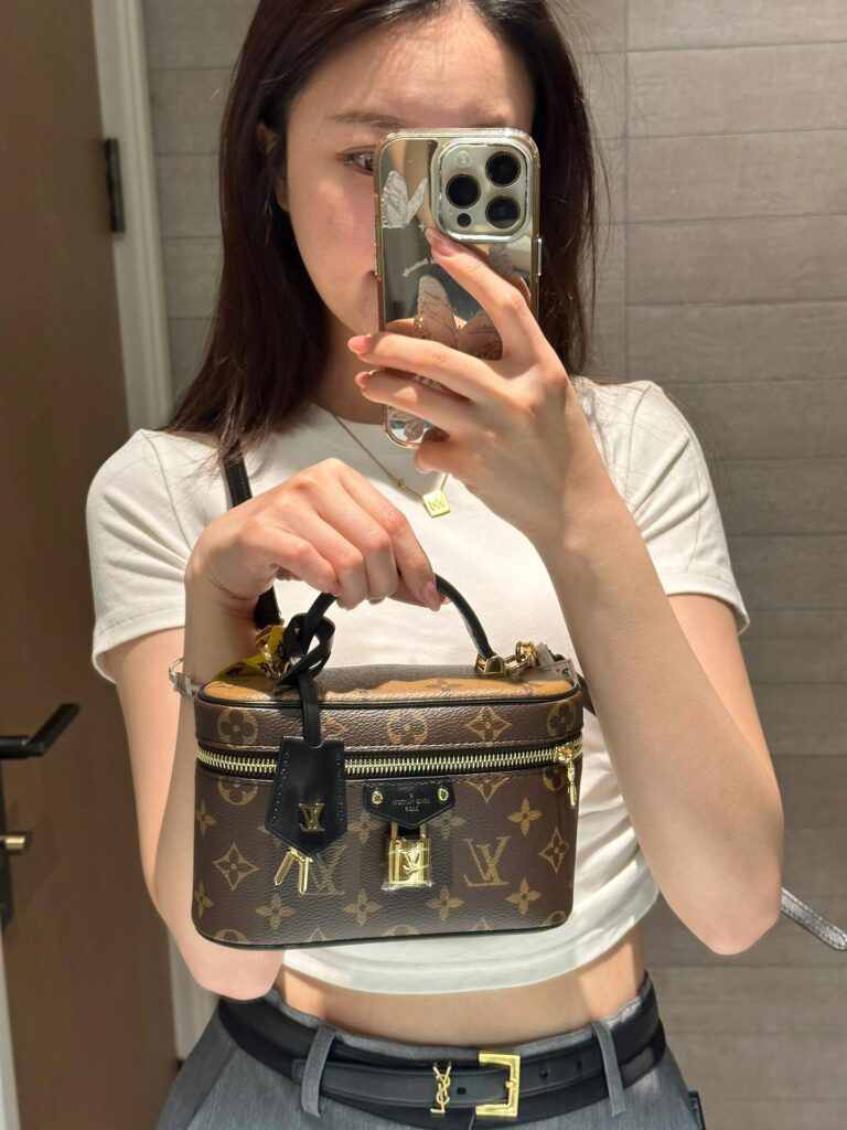 路易威登 Monogram LV 帆布化妆包 顶级复刻 – Image 11 路易威登 Monogram LV 帆布化妆包 顶级复刻 – Image 11