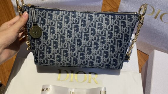 Dior 迪奥 Diorstar Hobo 蓝色丹宁老花链条手袋 顶级工艺与法式优雅 Dior 迪奥 Diorstar Hobo 蓝色丹宁老花链条手袋 顶级工艺与法式优雅