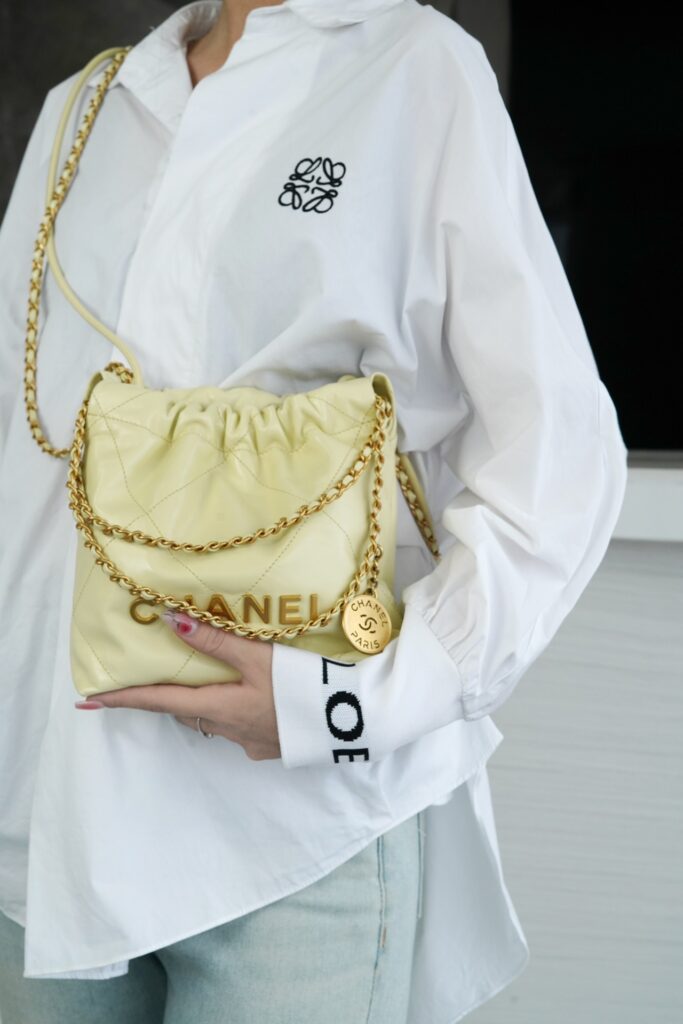顶级复刻:Chanel 22 Mini 垃圾袋小鸡黄详解,原厂皮天花板品质现货发售 – Image 8 顶级复刻:Chanel 22 Mini 垃圾袋小鸡黄详解,原厂皮天花板品质现货发售 – Image 8