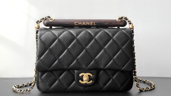 香奈儿 Chanel 23A 限量版木把手小金球口盖包:复古中国风与顶级工艺的完美融合