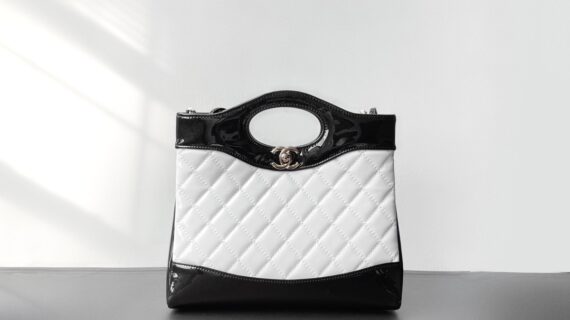 绝美熊猫配色:香奈儿 CHANEL 31 Bag 迷你款漆皮牛皮手袋