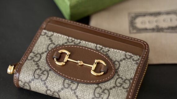 古驰 Gucci Horsebit 1955系列马衔扣拉链卡包 顶级原厂皮与进口缝线 古驰 Gucci Horsebit 1955系列马衔扣拉链卡包 顶级原厂皮与进口缝线
