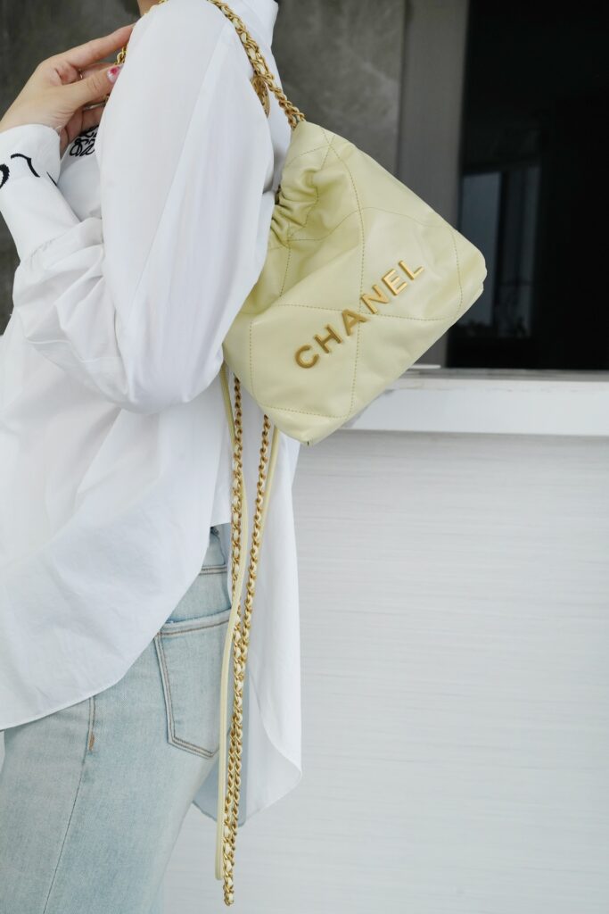 顶级复刻:Chanel 22 Mini 垃圾袋小鸡黄详解,原厂皮天花板品质现货发售 – Image 9 顶级复刻:Chanel 22 Mini 垃圾袋小鸡黄详解,原厂皮天花板品质现货发售 – Image 9