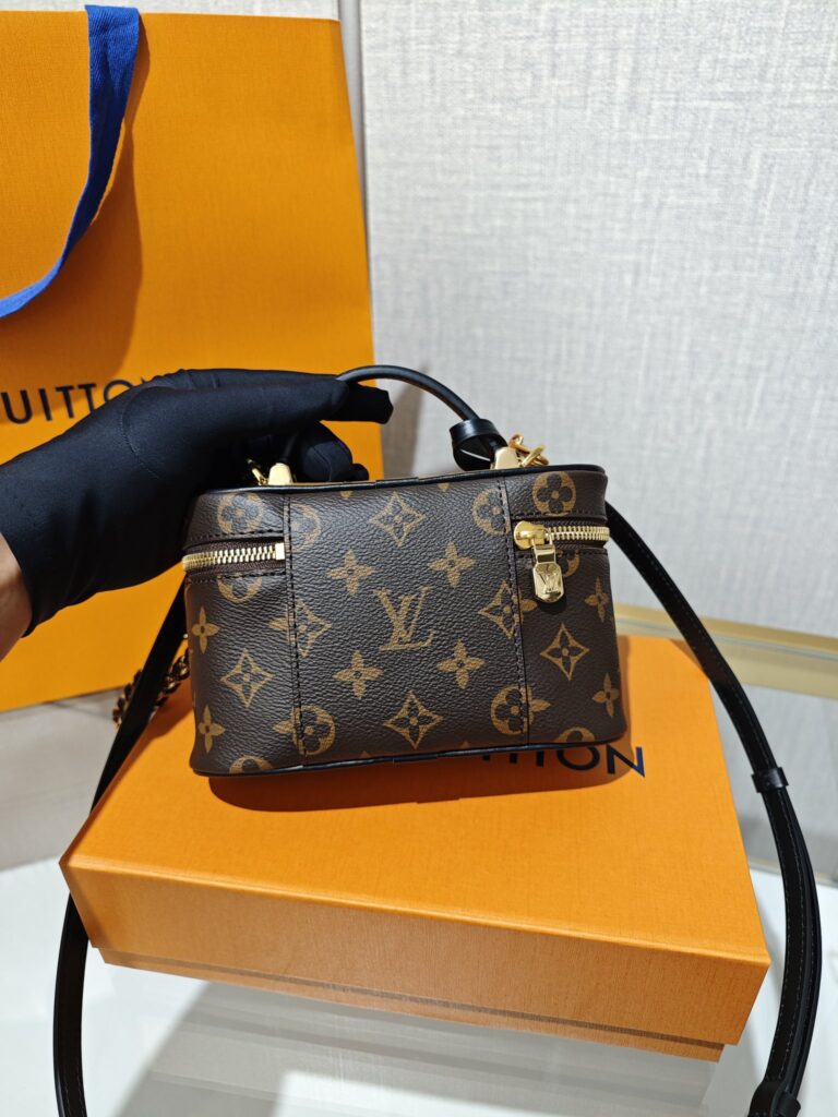 路易威登 Monogram LV 帆布化妆包 顶级复刻 – Image 3 路易威登 Monogram LV 帆布化妆包 顶级复刻 – Image 3