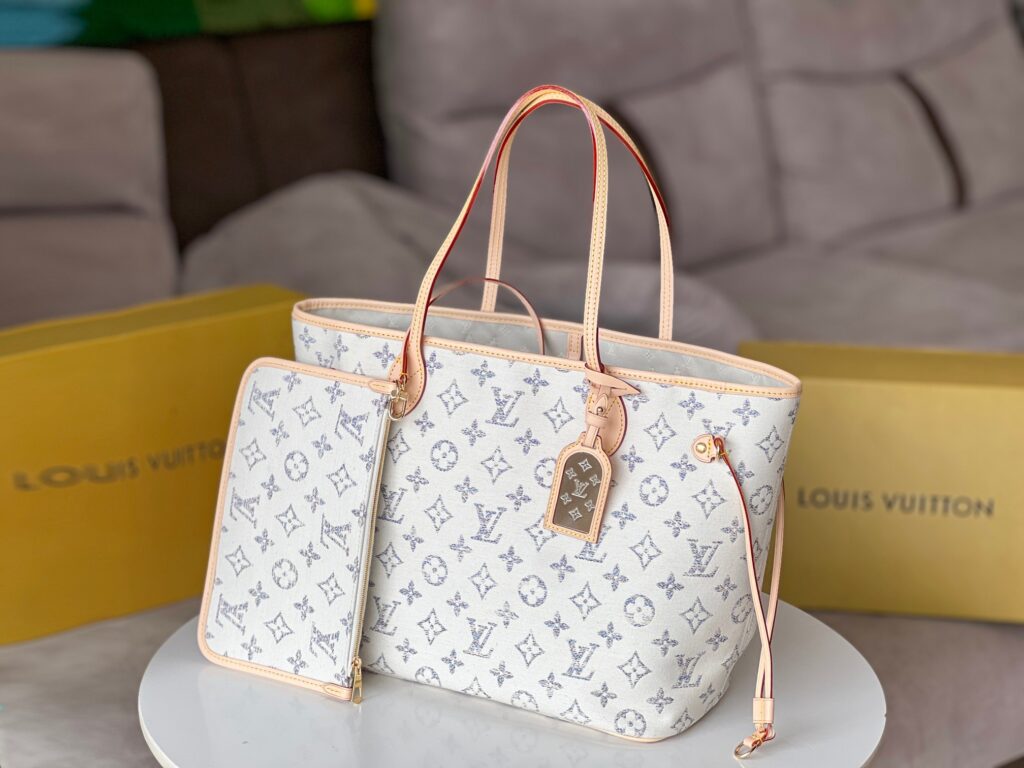 LV 航海胶囊系列手提包 Louis Vuitton Neverfull MM 白色与紫色交织的顶级原厂皮工艺