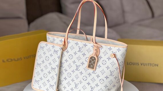 LV 航海胶囊系列手提包 Louis Vuitton Neverfull MM 白色与紫色交织的顶级原厂皮工艺 LV 航海胶囊系列手提包 Louis Vuitton Neverfull MM 白色与紫色交织的顶级原厂皮工艺