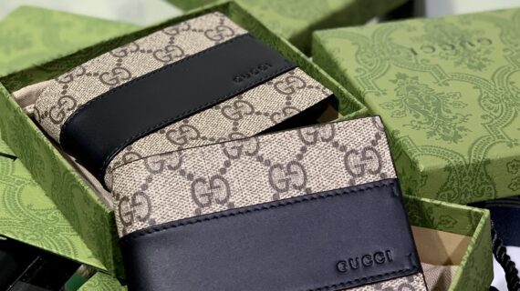 古驰 Gucci GG Supreme 男士短款钱包 经典老花与现代皮艺的完美碰撞 古驰 Gucci GG Supreme 男士短款钱包 经典老花与现代皮艺的完美碰撞