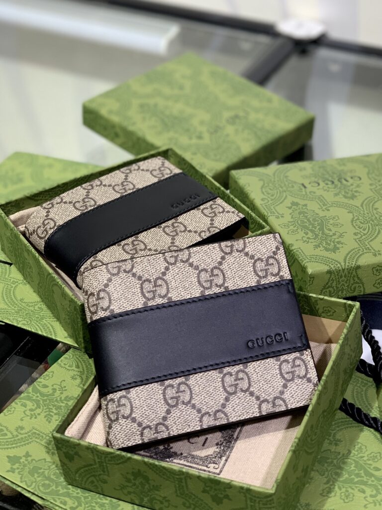 古驰 Gucci GG Supreme 男士短款钱包 经典老花与现代皮艺的完美碰撞