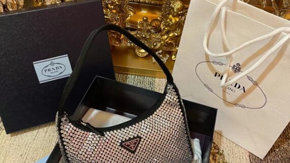 Prada 满钻 Hobo 腋下包单肩包360度闪耀 复刻界的天花板 Prada 满钻 Hobo 腋下包单肩包360度闪耀 复刻界的天花板