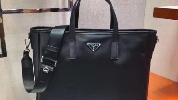 普拉达 Prada 尼龙托特包 男士极简购物袋 2VG064 普拉达 Prada 尼龙托特包 男士极简购物袋 2VG064