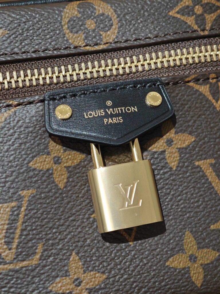 路易威登 Monogram LV 帆布化妆包 顶级复刻 – Image 5 路易威登 Monogram LV 帆布化妆包 顶级复刻 – Image 5