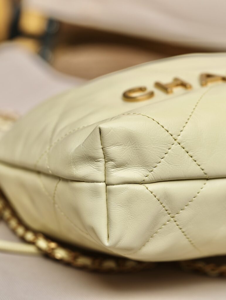 顶级复刻:Chanel 22 Mini 垃圾袋小鸡黄详解,原厂皮天花板品质现货发售 – Image 4 顶级复刻:Chanel 22 Mini 垃圾袋小鸡黄详解,原厂皮天花板品质现货发售 – Image 4