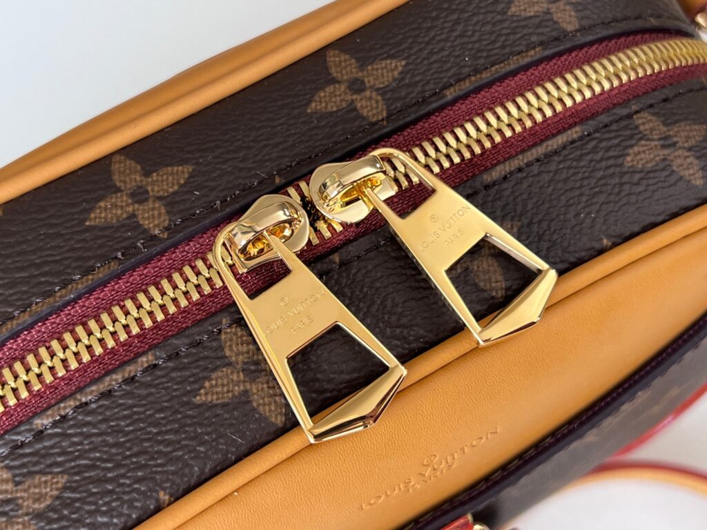 路易威登 Mini Luggage LV相机包 经典Monogram复古风情深度解析 – Image 6 路易威登 Mini Luggage LV相机包 经典Monogram复古风情深度解析 – Image 6