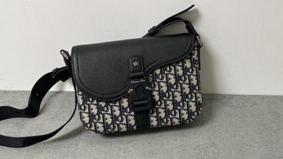 迪奥男款老花马鞍包 Dior Saddle Bag 23cm 深度解析顶奢真料 迪奥男款老花马鞍包 Dior Saddle Bag 23cm 深度解析顶奢真料