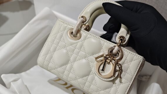Dior 迪奥 Lady D-Joy 超迷你手袋 奶白色藤格纹羊皮 1:1 还原法式优雅极致 Dior 迪奥 Lady D-Joy 超迷你手袋 奶白色藤格纹羊皮 1:1 还原法式优雅极致