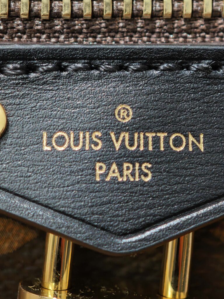 路易威登 Monogram LV 帆布化妆包 顶级复刻 – Image 7 路易威登 Monogram LV 帆布化妆包 顶级复刻 – Image 7