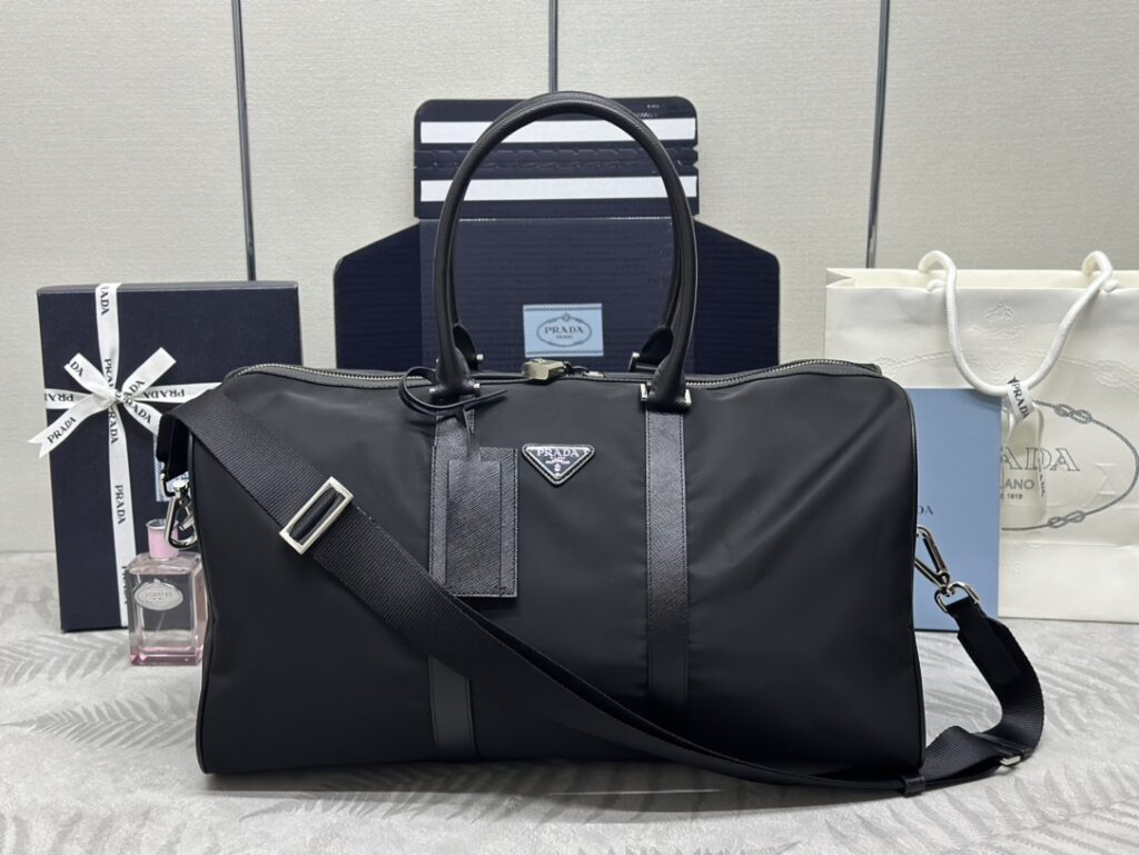 普拉达 Prada 1V19S 经典尼龙旅行包 顶级工艺与奢侈品平替