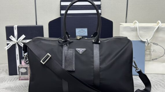 普拉达 Prada 1V19S 经典尼龙旅行包 顶级工艺与奢侈品平替 普拉达 Prada 1V19S 经典尼龙旅行包 顶级工艺与奢侈品平替