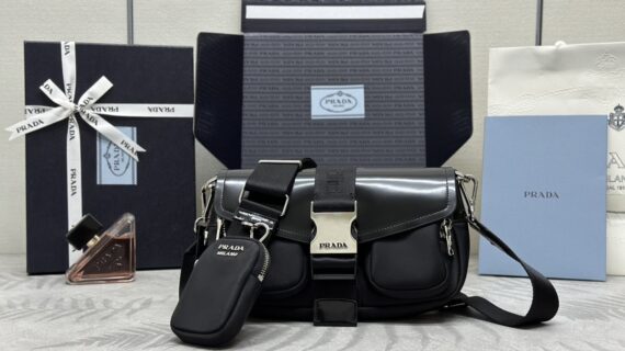 普拉达 PRADA 尼龙与亮面皮革单肩包 1BD295 普拉达 PRADA 尼龙与亮面皮革单肩包 1BD295