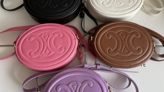 赛琳 CELINE 光滑牛皮椭圆形斜挎包16cm 小月饼包 多色可选 TRIOMPHE 标志印花 赛琳 CELINE 光滑牛皮椭圆形斜挎包16cm 小月饼包 多色可选 TRIOMPHE 标志印花