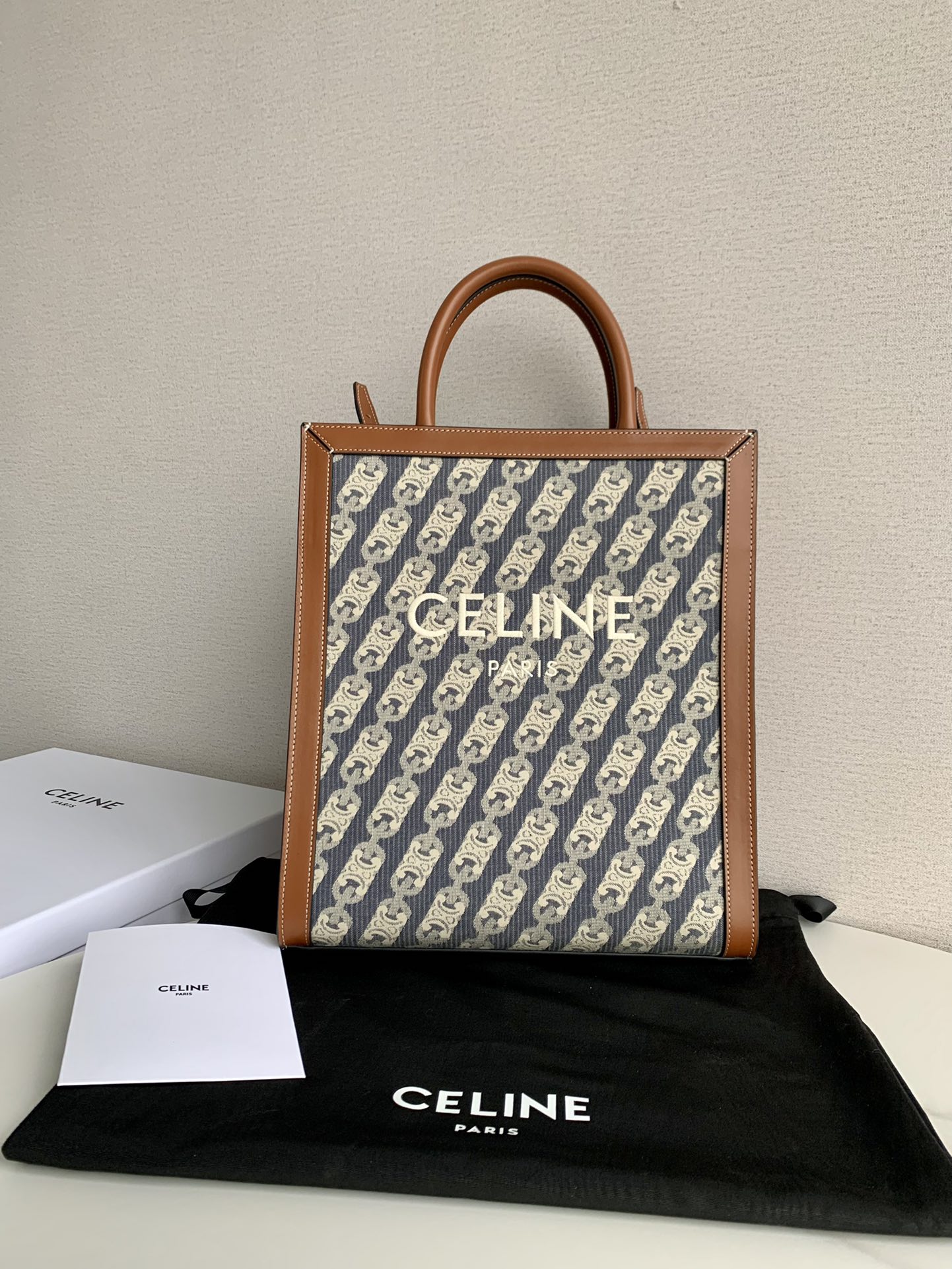 Celine 赛琳 凯旋门提花刺绣琴谱包 Vertical Cabas 小号迷你托特包 1