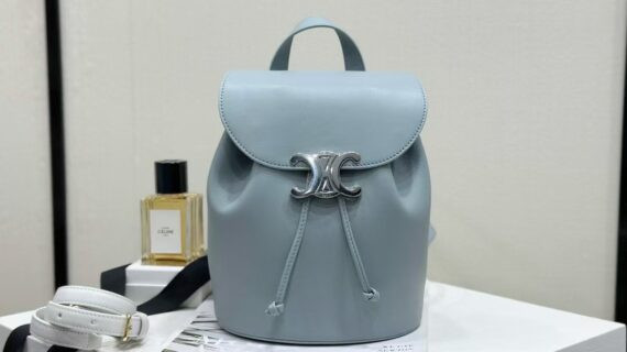 Celine 赛琳 Triomphe 凯旋门系列 冰川蓝亮面小牛皮女士双肩包 迷你背包 Celine 赛琳 Triomphe 凯旋门系列 冰川蓝亮面小牛皮女士双肩包 迷你背包