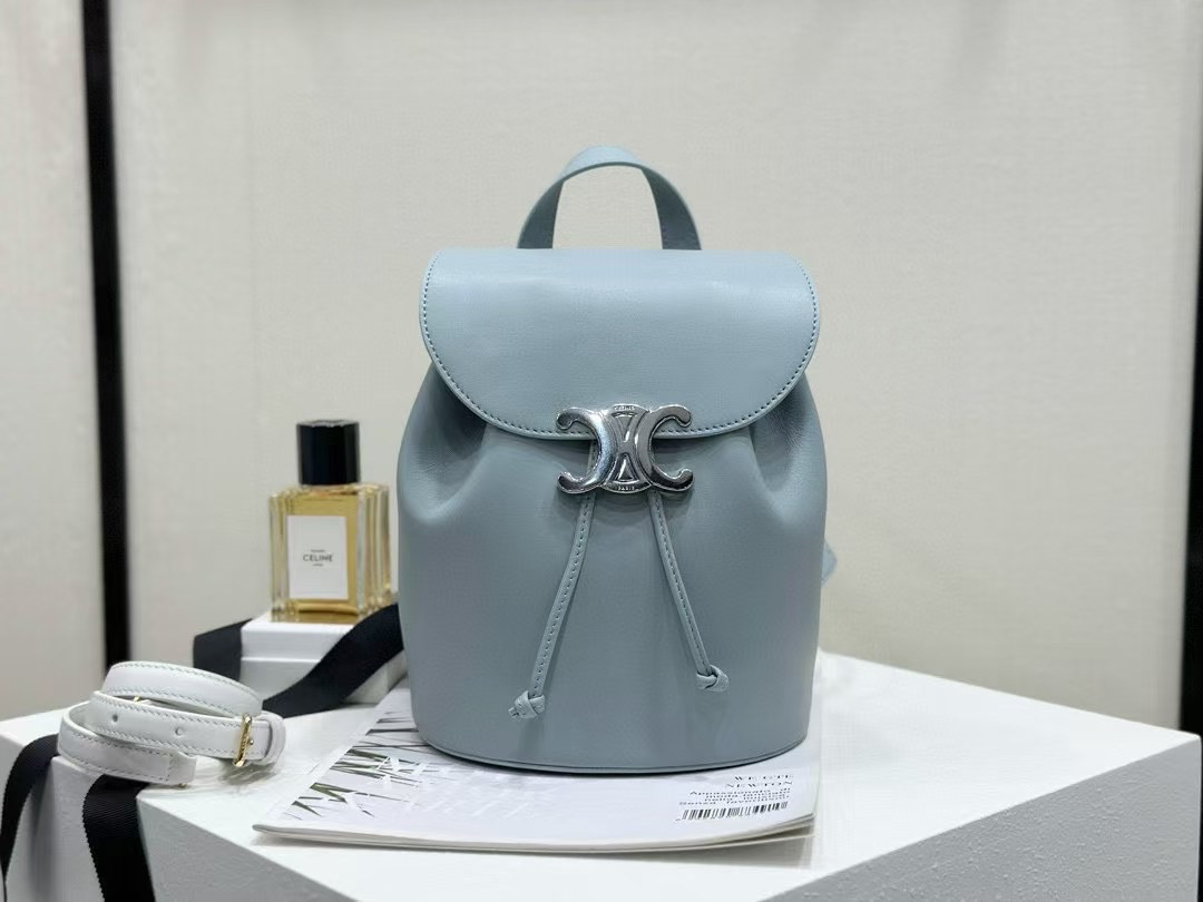 Celine 赛琳 Triomphe 凯旋门系列 冰川蓝亮面小牛皮女士双肩包 迷你背包 Celine 赛琳 Triomphe 凯旋门系列 冰川蓝亮面小牛皮女士双肩包 迷你背包